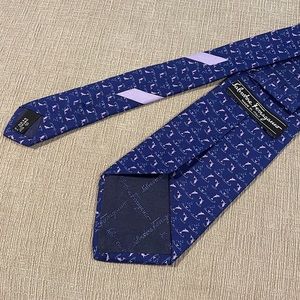 Jumping dolphin Ferragamo tie